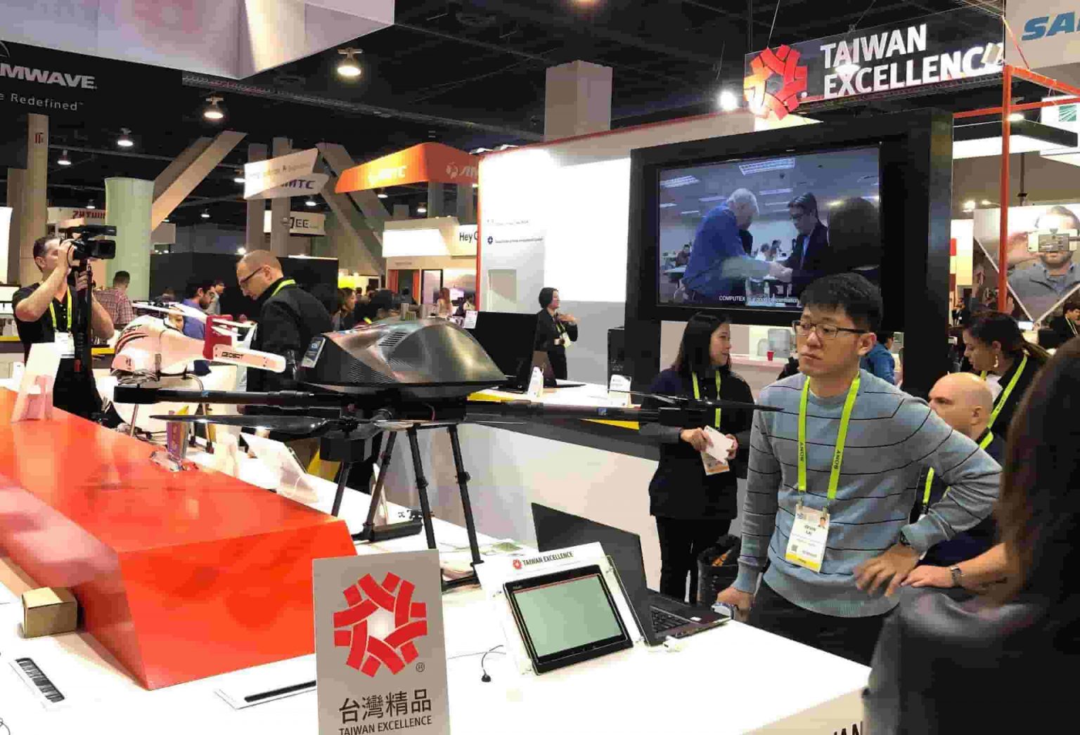 Универ в китае. China computers. China computers. Китайский компьютер. История компьютерной индустрии.