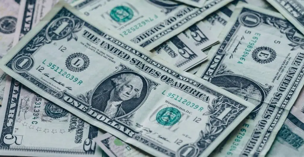 Dollar Recovers from 2-Year Low Amid Hopes of Stimulus Deal
